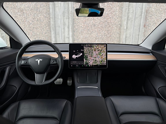 Tesla Model 3 16 of 28