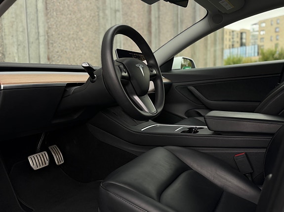 Tesla Model 3 13 of 28