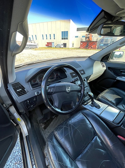 Volvo XC90 8 of 25