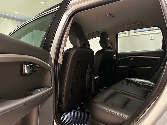Volvo V70 25 of 30