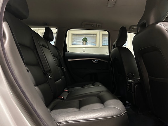 Volvo V70 30 of 30