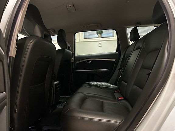 Volvo V70 22 of 30