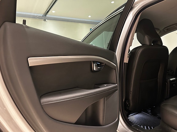 Volvo V70 26 of 30