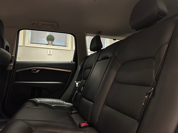 Volvo V70 24 of 30