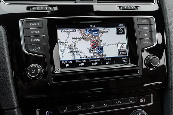 Volkswagen Golf VII 27 of 30