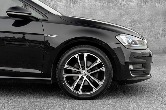 Volkswagen Golf VII 11 of 30