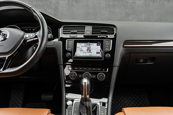 Volkswagen Golf VII 22 of 30