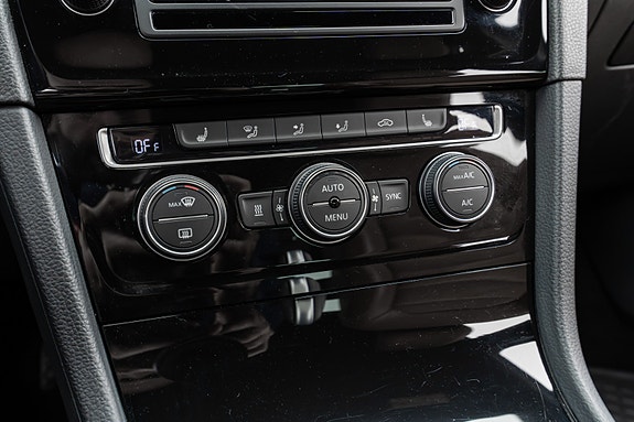 Volkswagen Golf VII 21 of 30