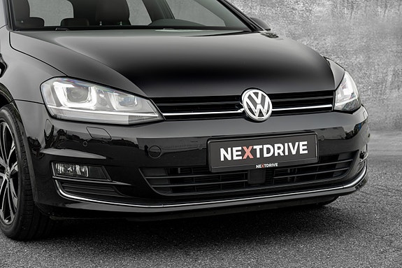 Volkswagen Golf VII 2 of 30