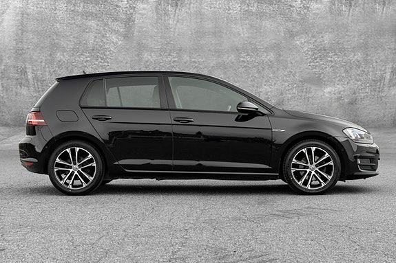Volkswagen Golf VII 10 of 30