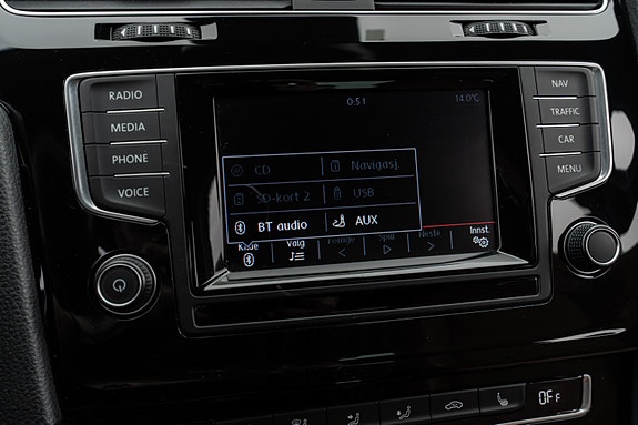 Volkswagen Golf VII 25 of 30