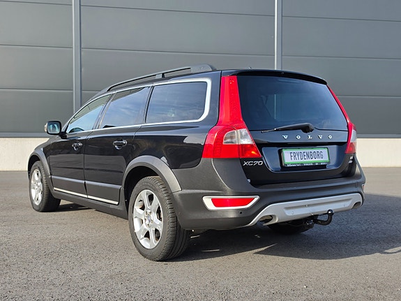 Volvo XC70 2 of 24