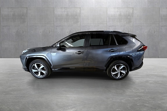 Toyota RAV4 2 of 28