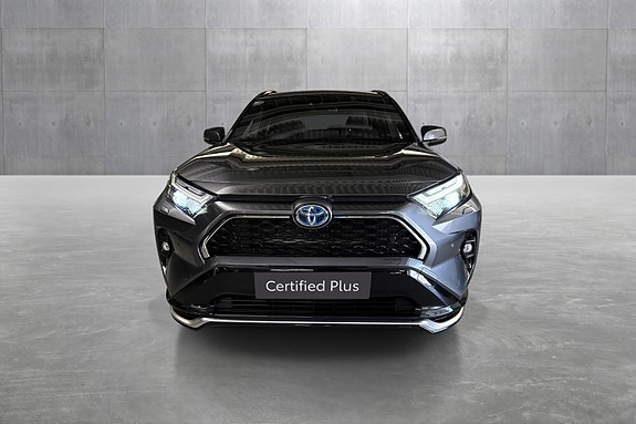 Toyota RAV4 8 of 28