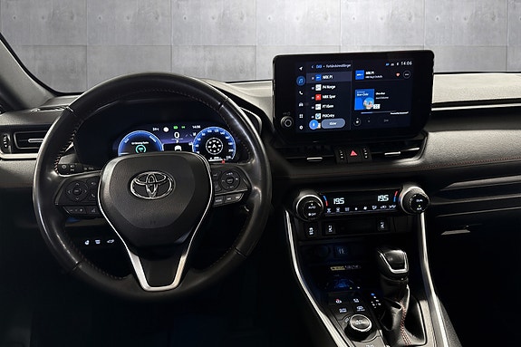 Toyota RAV4 10 of 28
