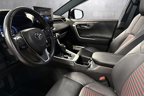 Toyota RAV4 12 of 28