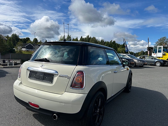 MINI Cooper 16 of 29