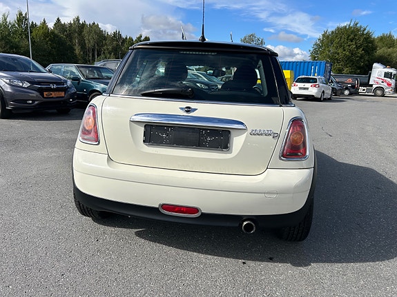 MINI Cooper 18 of 29