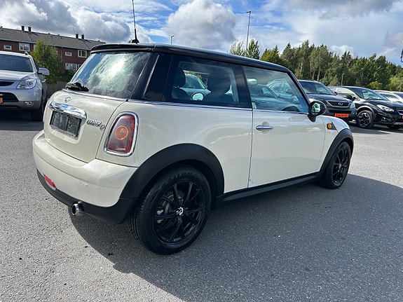 MINI Cooper 17 of 29