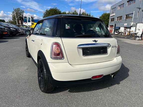 MINI Cooper 14 of 29