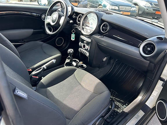MINI Cooper 24 of 29