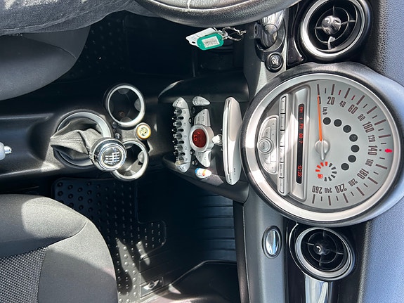 MINI Cooper 28 of 29