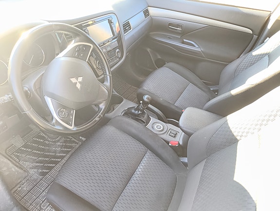 Mitsubishi Outlander 3 of 9