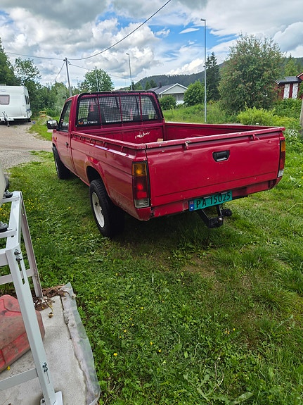 Nissan King Cab 3 of 8