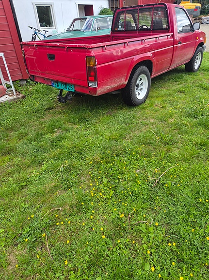 Nissan King Cab 4 of 8