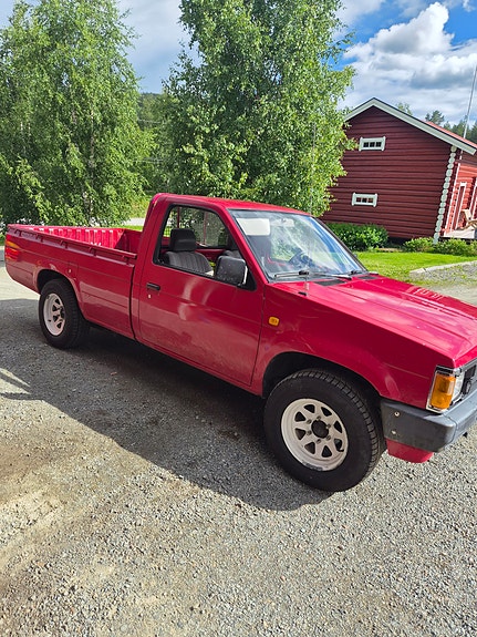 Nissan King Cab 2 of 8