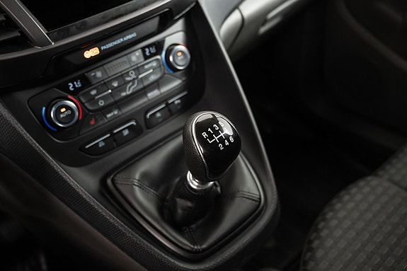 Ford Transit Connect 10 of 22