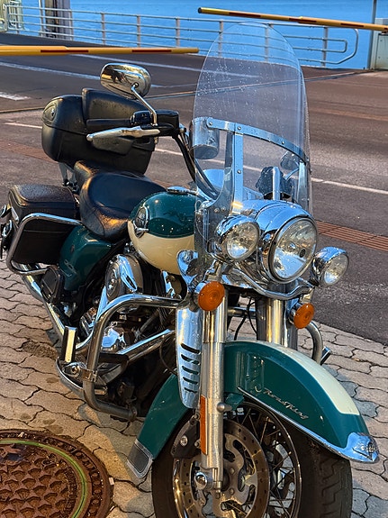 Harley-Davidson FLHRC Road King Classic 6 of 8