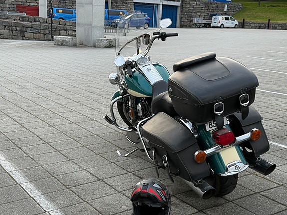 Harley-Davidson FLHRC Road King Classic 4 of 8