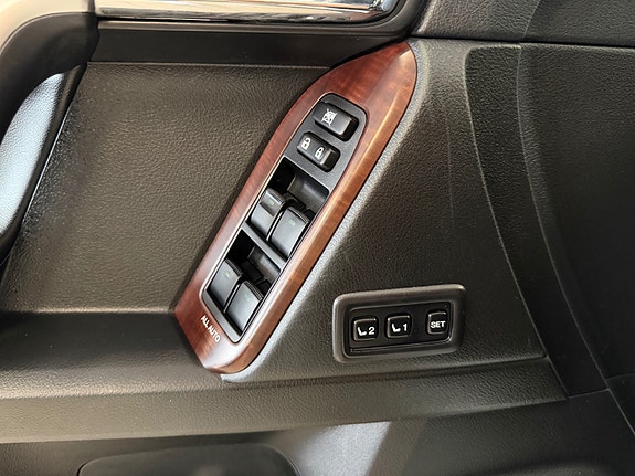 Toyota Land Cruiser 23 of 30