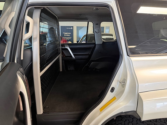Toyota Land Cruiser 16 of 30