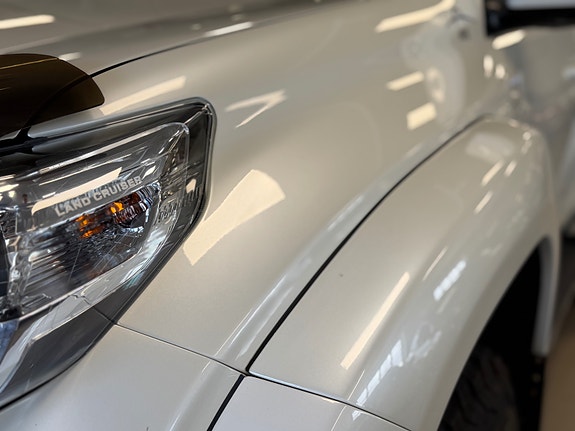 Toyota Land Cruiser 9 of 30