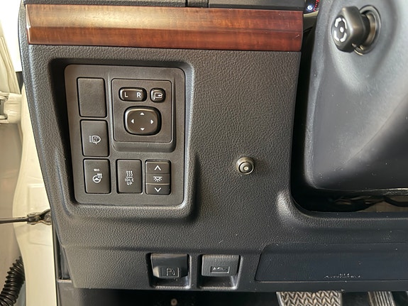 Toyota Land Cruiser 24 of 30
