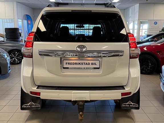 Toyota Land Cruiser 3 of 30