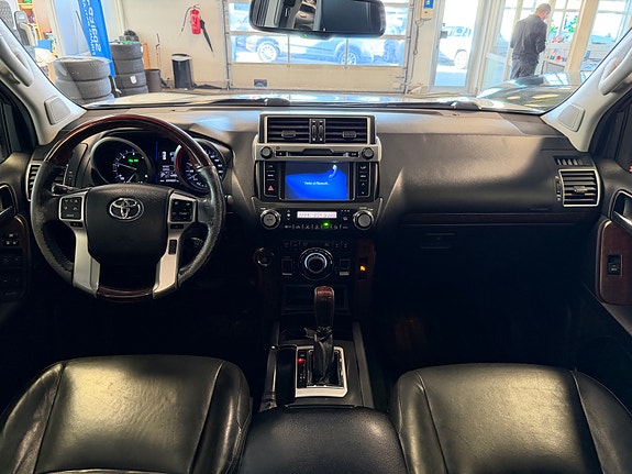 Toyota Land Cruiser 21 of 30