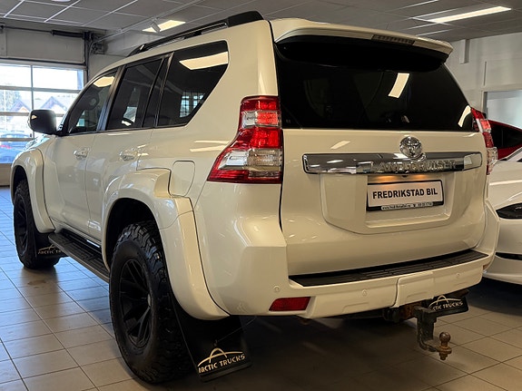 Toyota Land Cruiser 2 of 30