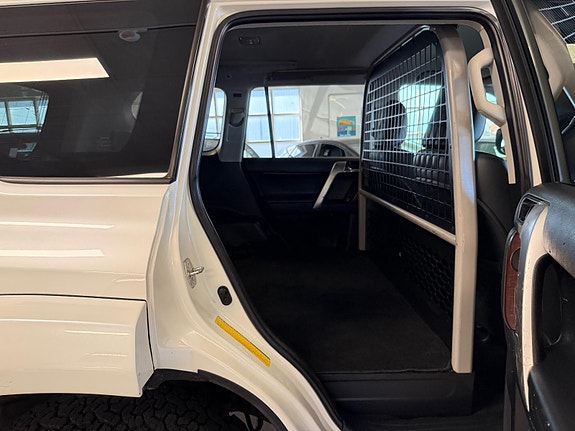 Toyota Land Cruiser 19 of 30
