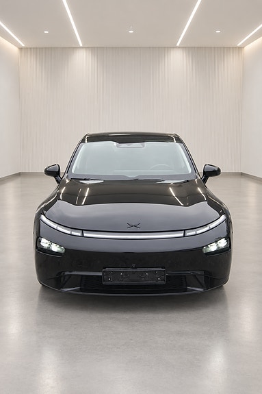 XPeng P7 3 of 19