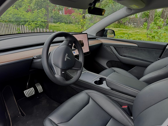 Tesla Model Y 4 of 9