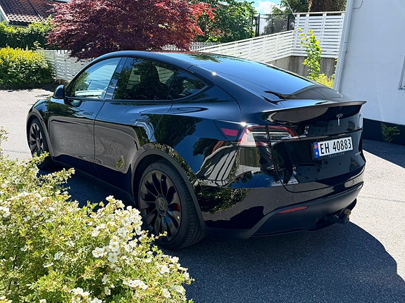 Tesla Model Y 3 of 9