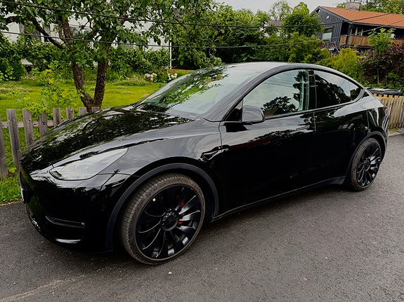 Tesla Model Y 2 of 9