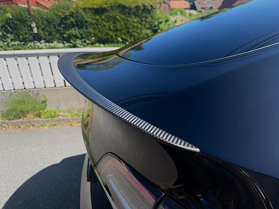 Tesla Model Y 7 of 9