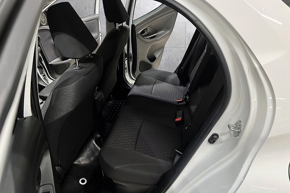 Toyota Yaris 15 of 19