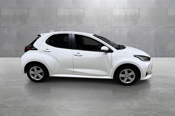 Toyota Yaris 4 of 19