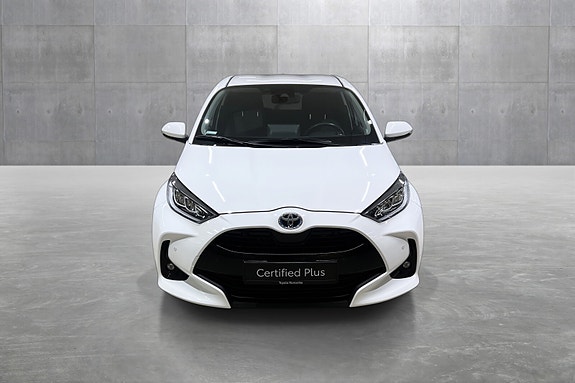 Toyota Yaris 2 of 19
