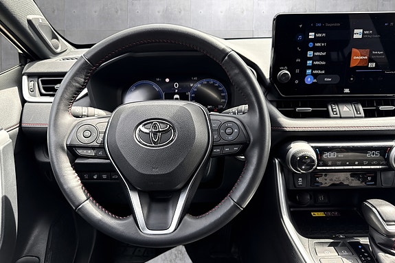 Toyota RAV4 17 of 26